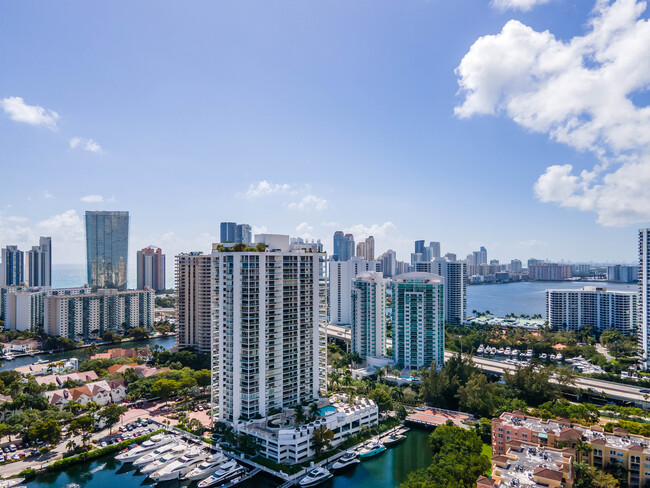 Marina Tower in Miami, FL - Building Photo - Building Photo