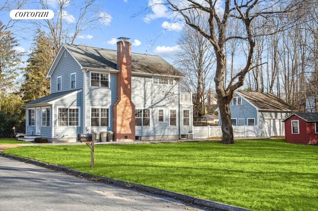 15 Hamilton St in Sag Harbor, NY - Building Photo - Building Photo