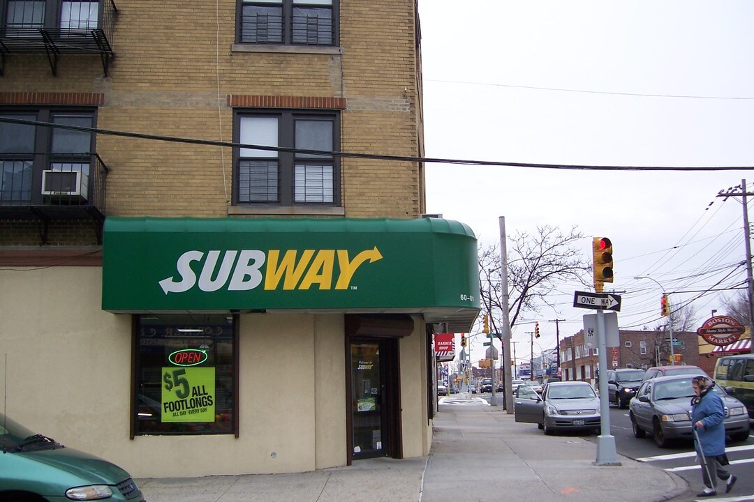 60-01 Metropolitan Ave in Ridgewood, NY - Foto de edificio