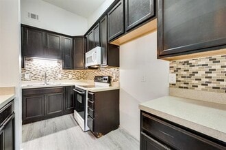 2445 Red River St in Mesquite, TX - Building Photo - Building Photo