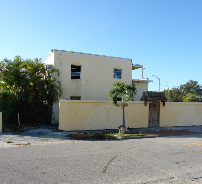 6415 NW 17th Ave in Miami, FL - Building Photo - Building Photo