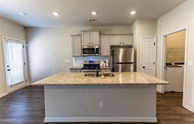 1028 Mcconaughy Ct in Mcdonough, GA - Foto de edificio - Building Photo