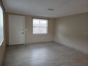 2039 Calusa Trail, Unit Loft in Holiday, FL - Foto de edificio - Building Photo