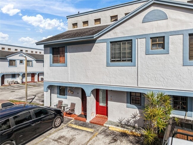 12065 SW 18th St in Miami, FL - Building Photo - Building Photo