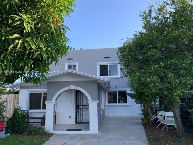 property at 3640 SW 14th St