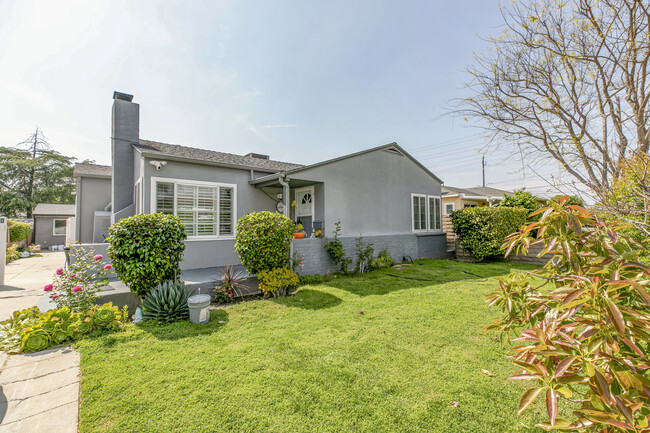 property at 1527 N Screenland Dr
