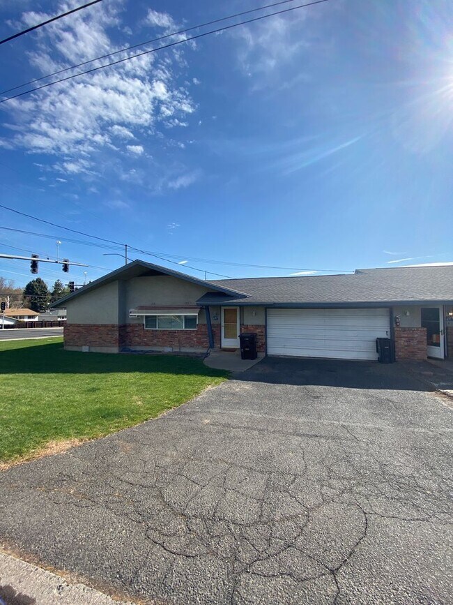 123 N 66th Ave-Unit -123 N 66th in Yakima, WA - Building Photo - Building Photo
