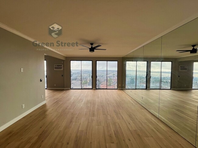 2410 Albatross St in San Diego, CA - Building Photo - Building Photo