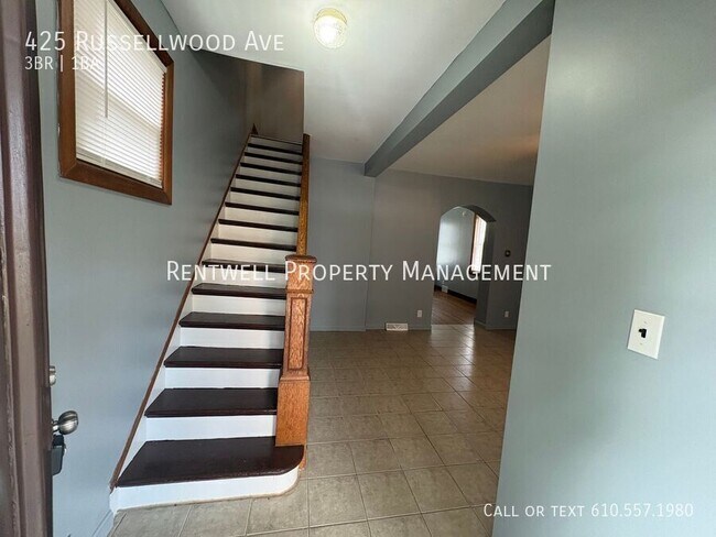 425 Russellwood Ave in Mckees Rocks, PA - Building Photo - Building Photo