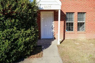 1805 Fox Hollow Dr in Raleigh, NC - Building Photo