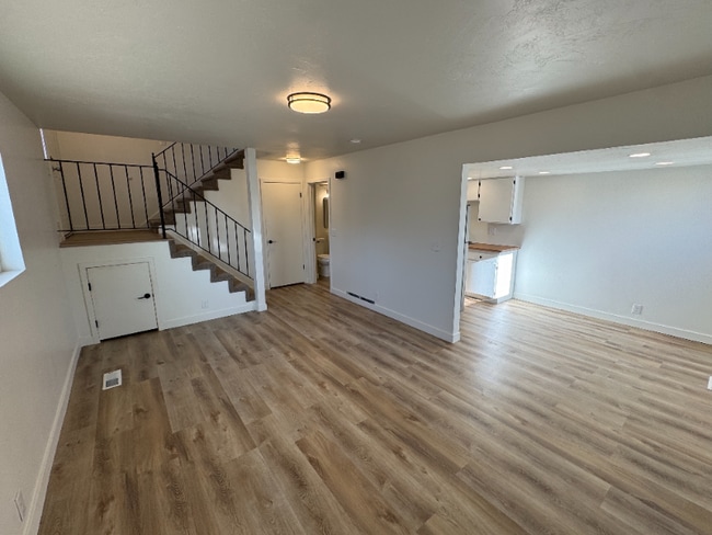 174-180 W Foxbridge Dr