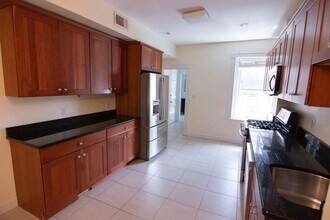 1895 Beacon St, Unit 3 in Brookline, MA - Building Photo - Building Photo