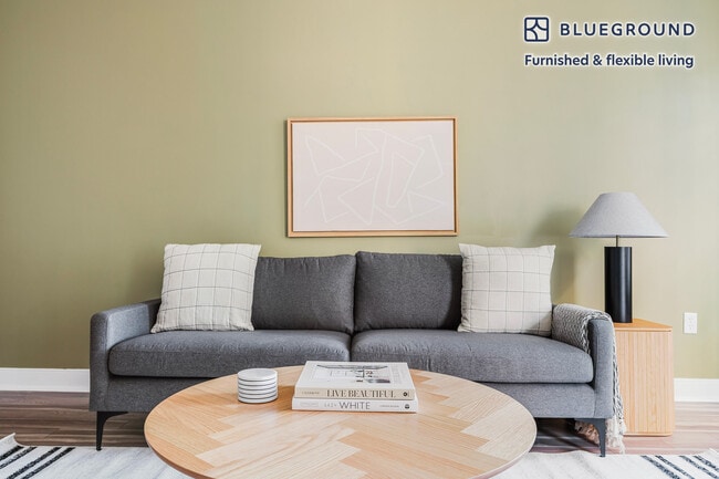 4800 Auburn Ave in Bethesda, MD - Foto de edificio - Building Photo