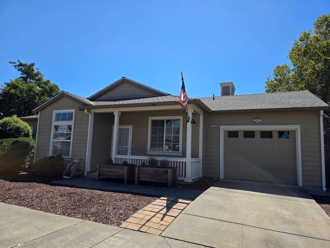 2412 Summercreek Dr in Santa Rosa, CA - Building Photo - Building Photo
