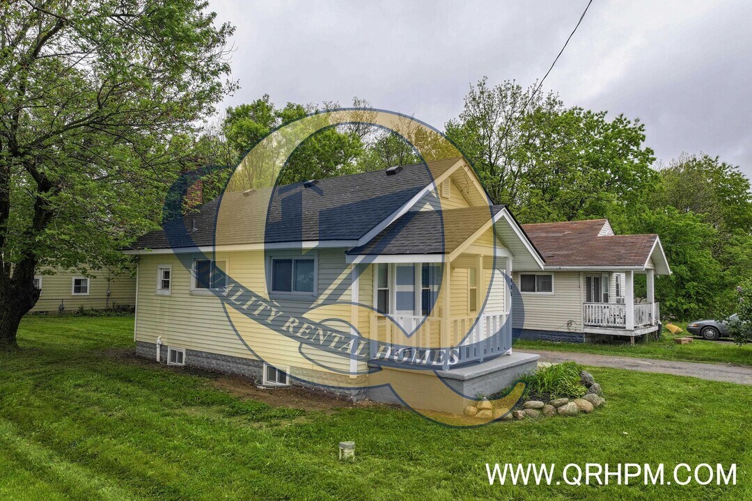 3085 Hemphill Rd in Burton, MI - Building Photo