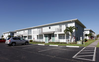 Palms at Waters Edge in North Fort Myers, FL - Foto de edificio - Building Photo