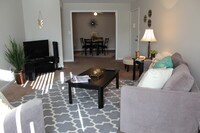 Building Photo - Saddle River Apartamentos in Louisville, Kentucky