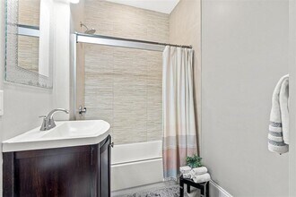 52 Stanley Ave, Unit 3 in Medford, MA - Building Photo - Building Photo