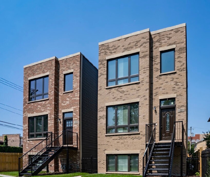 18 N Parkside Ave in Chicago, IL - Building Photo