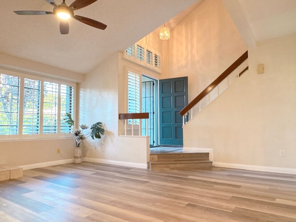 1505 W Nottingham Ln in Anaheim, CA - Building Photo