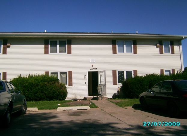 Bradley Court Apartments in Springfield, IL - Foto de edificio