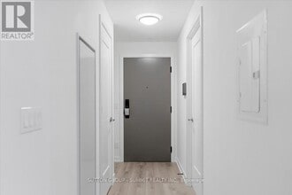 3071 Trafalgar Rd in Oakville, ON - Building Photo - Building Photo