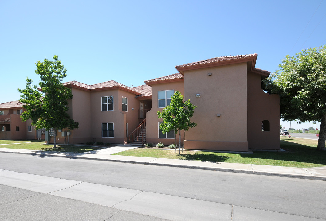 Sunset Villa Apartments in Wasco, CA - Building Photo