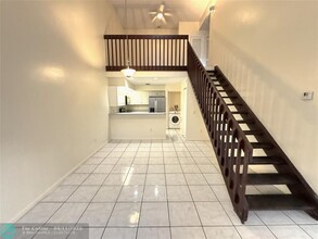 1903 Players Pl in North Lauderdale, FL - Foto de edificio - Building Photo