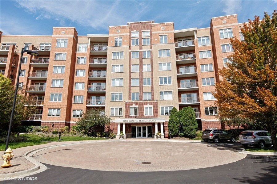 1 Beacon Pl in La Grange, IL - Building Photo