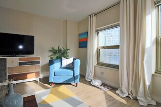 38 W Chestnut St in Chicago, IL - Building Photo - Building Photo