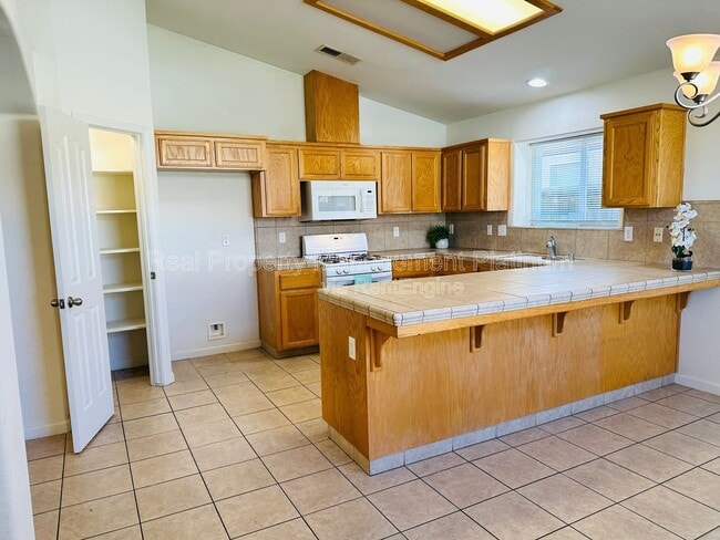 228 River in Madera, CA - Building Photo - Building Photo