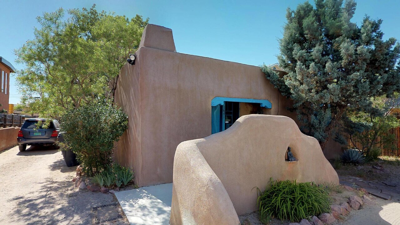 1641 Princeton Dr SE in Albuquerque, NM - Building Photo