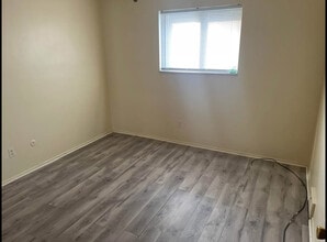 17650 Palmer St, Unit One story building in Melvindale, MI - Building Photo - Building Photo