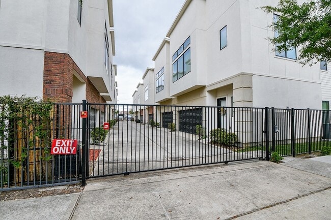 property at 70 N Hutcheson St