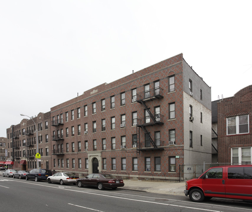 Lee Arms in Brooklyn, NY - Building Photo