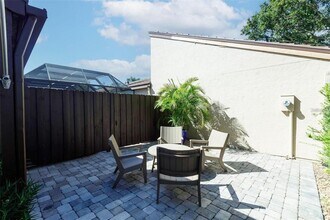 3694 Glen Oaks Manor Dr in Sarasota, FL - Building Photo - Building Photo