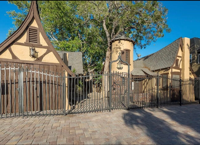 1328 N Formosa Ave, Unit 2bdrm in Los Angeles, CA - Foto de edificio - Building Photo