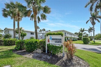 354 Harbour Dr in Naples, FL - Building Photo - Building Photo