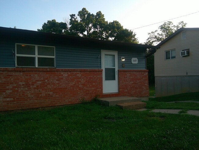 1069 Kathryn in Columbia, MO - Building Photo - Building Photo