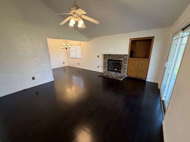 808 Stable Ave in Bakersfield, CA - Foto de edificio - Building Photo