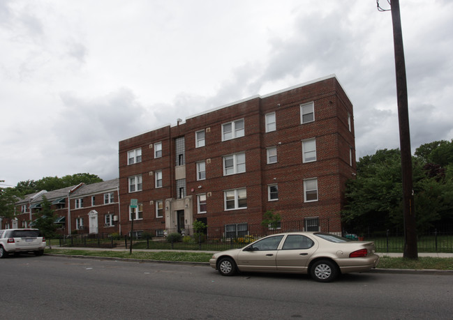 Brentwood Square Condominiums in Washington, DC - Foto de edificio - Building Photo