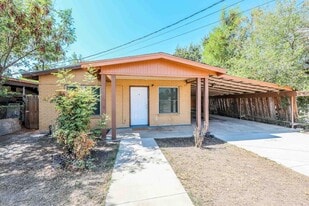 2301 Ligarde St in Laredo, TX - Building Photo