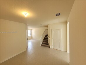 11125 West 33rd Ct in Hialeah, FL - Building Photo - Building Photo