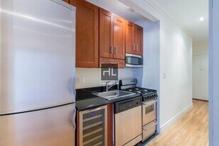 East 18th Street, Unit C3 in New York, NY - Building Photo