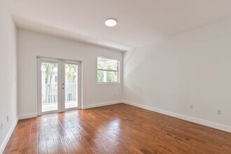 3133 Hibiscus St in Miami, FL - Building Photo - Building Photo