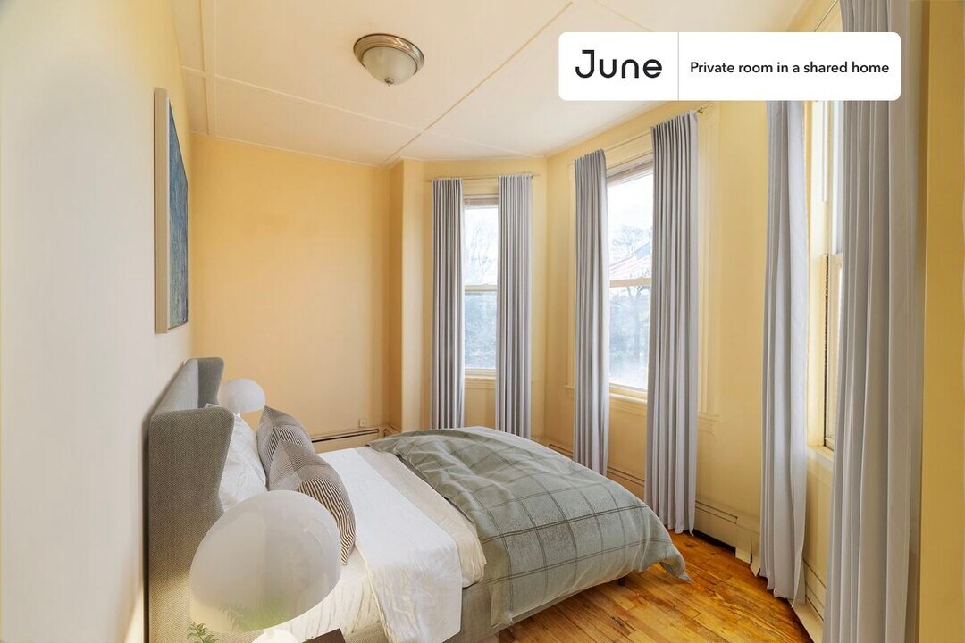 Private bedroom in 4 bed/1 bath Home in Boston, MA - Building Photo