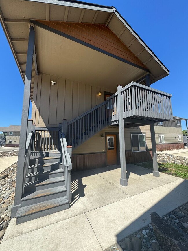 2233 Airport Rd in Ellensburg, WA - Building Photo - Building Photo