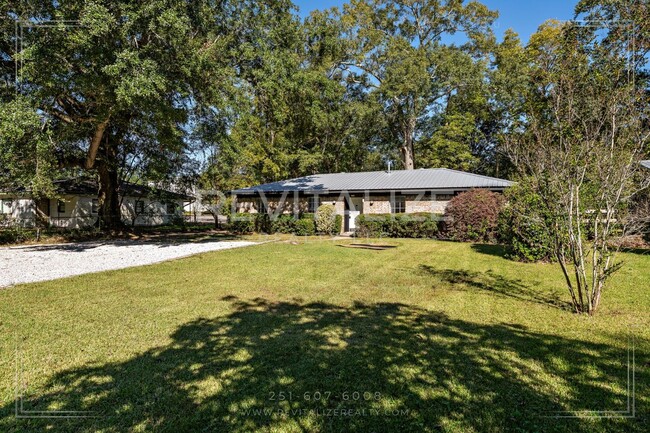 6780 Dickens Ferry Rd in Mobile, AL - Foto de edificio - Building Photo