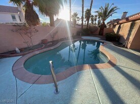 9011 W Viking Rd in Las Vegas, NV - Building Photo