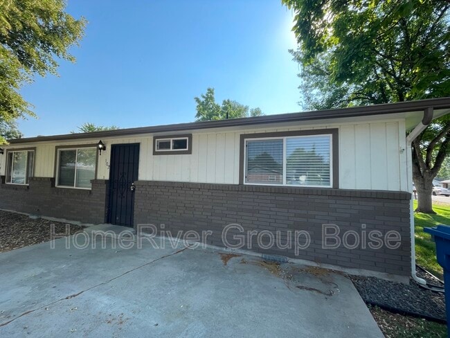 property at 102 N Homedale Ave